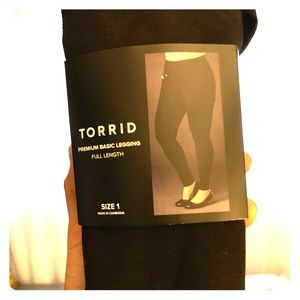 BRAND NEW TORRID PLUS SIZE LONG LEGGINGS SIZE 1